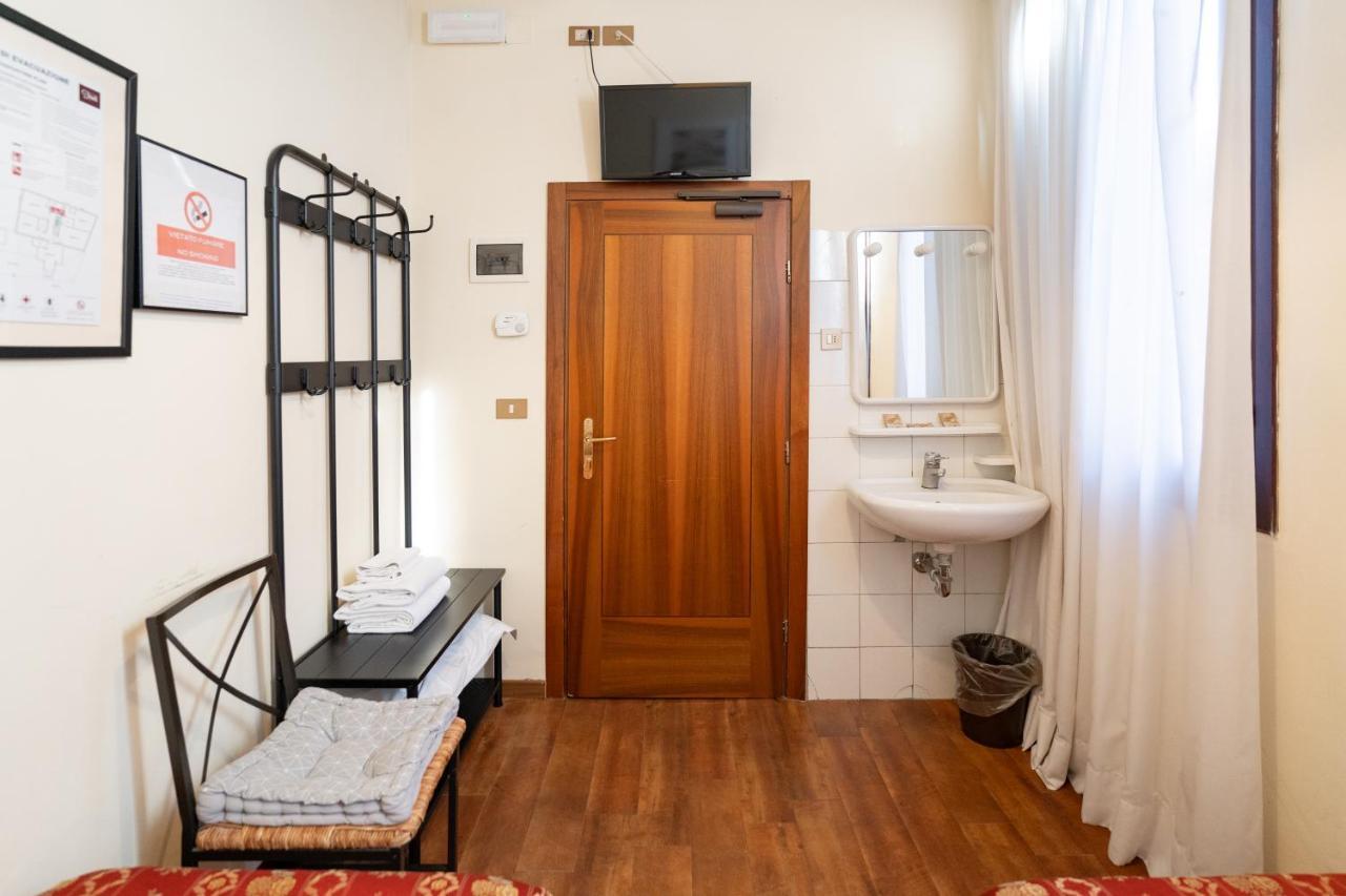 Twin Room with Shared Bathroom,1498742965:JPEG