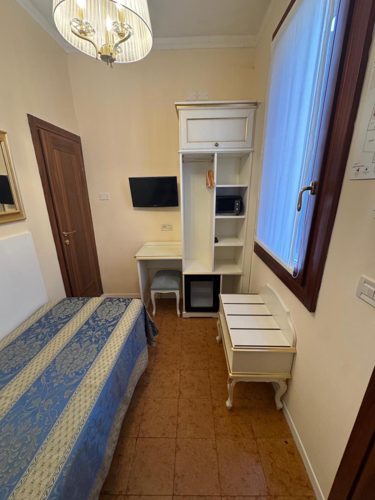 Single Room,1643758425:JPEG