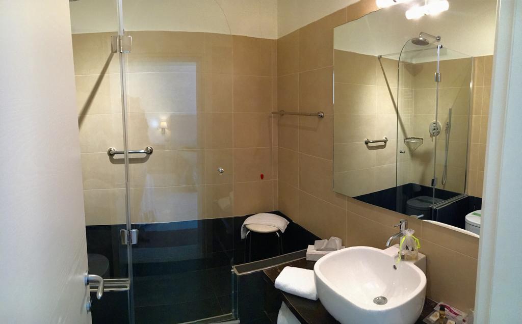 Superior Double or Twin Room,681991716:JPEG