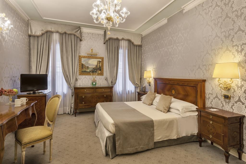 Double or Twin Room with Canal View,400201206:JPEG