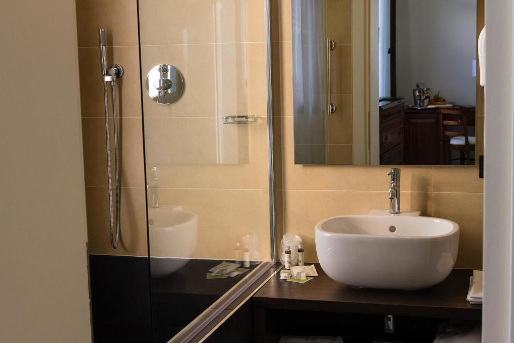 Classic Triple Room,664453104:JPEG