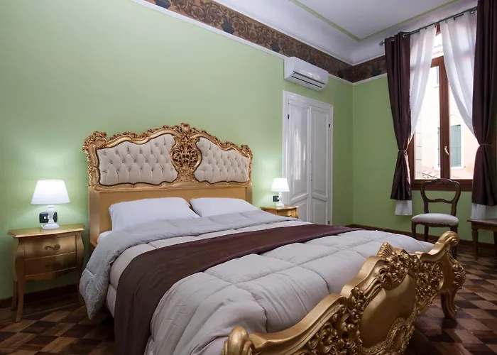 Guests house Simon' Secret
