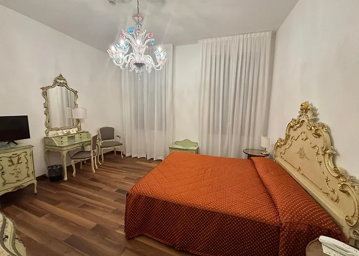 Self Catering: Hotel Rialto